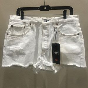 NWT Levis Women High Rise distress raw hem shorts
